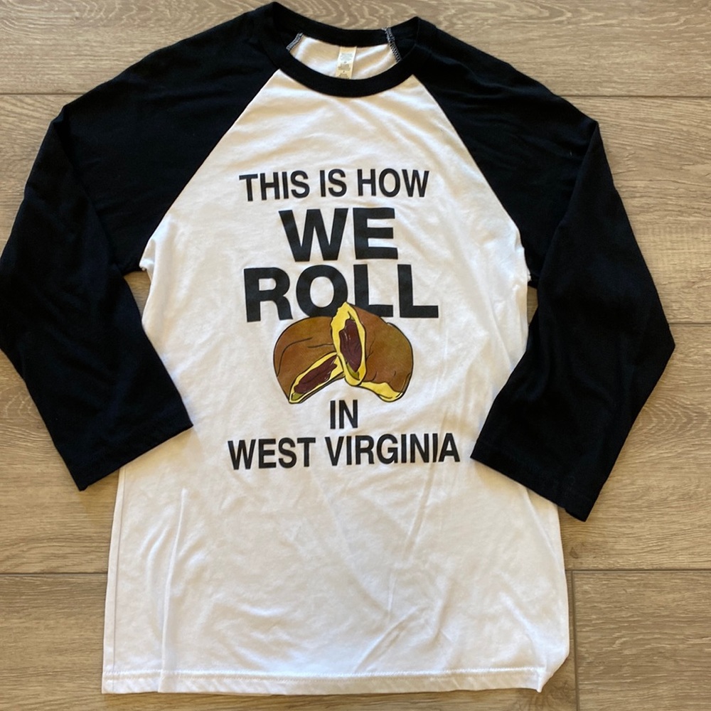 WV “THIS IS HOW WE ROLL IN WEST VIRGINIA” TEE SIZE SMALL PEPPERONI ROLL